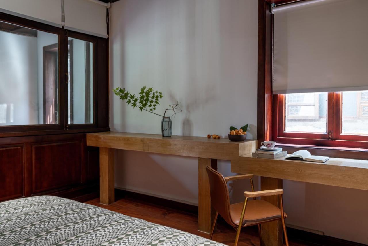 Jun Bo Xuan Boutique *